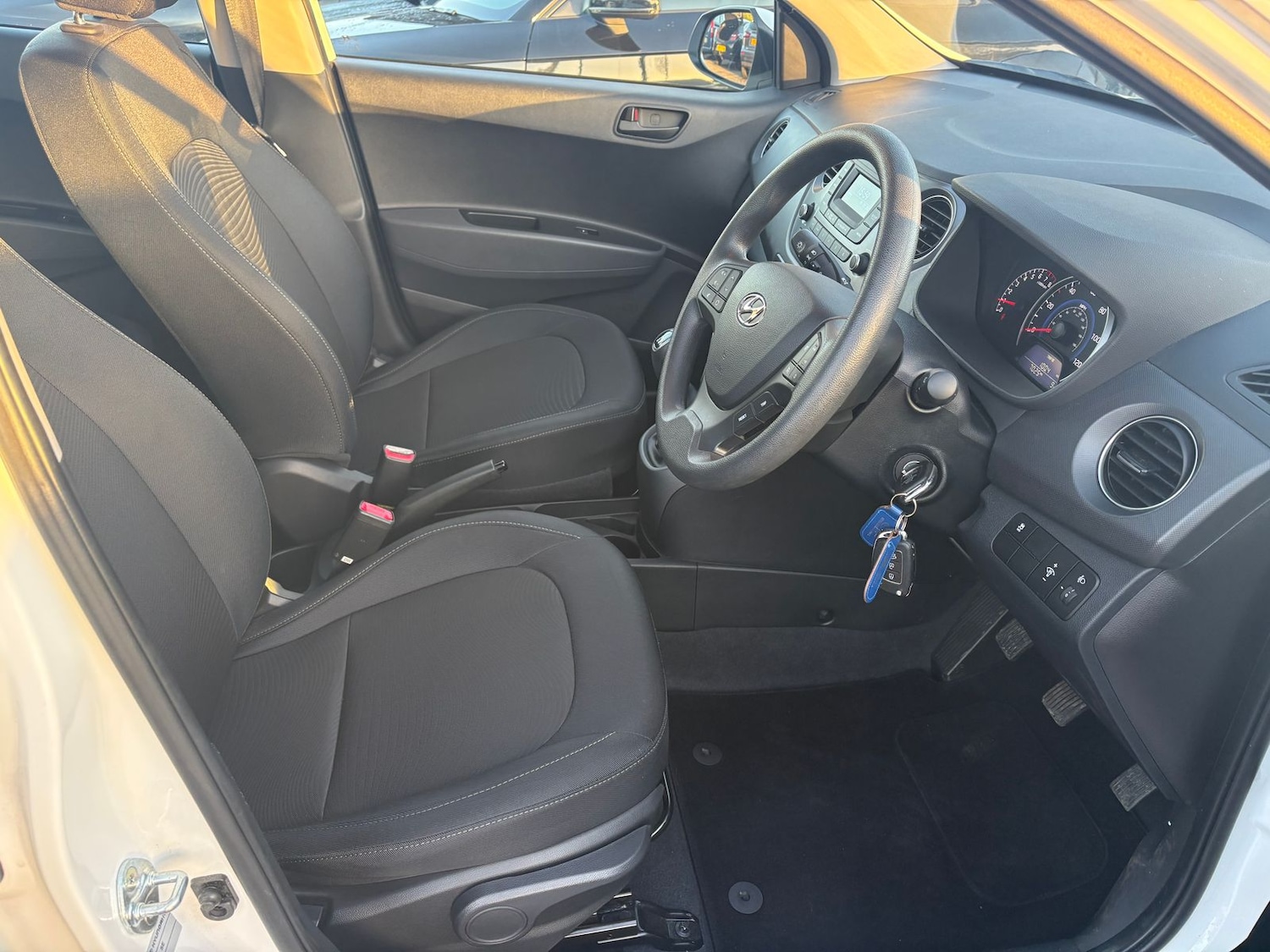 Used Hyundai i10 2017 for sale - 77010614: Photo 9