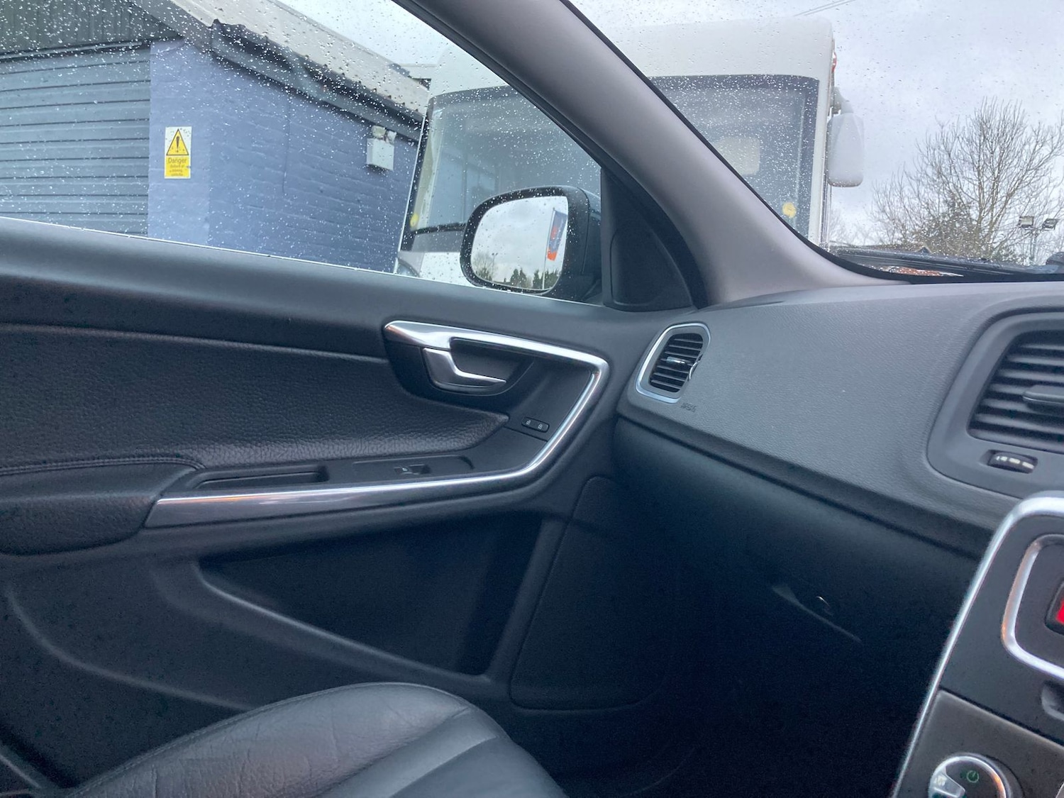 Used Volvo V60 2013 for sale - 77307784: Photo 30