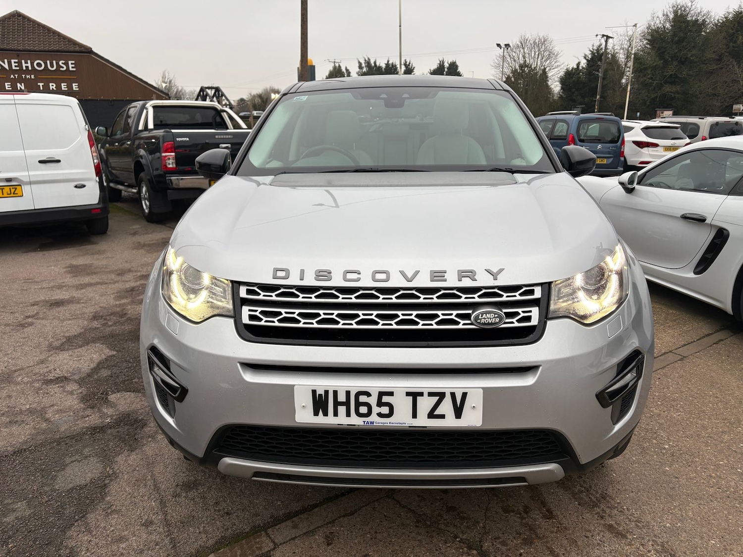 Used Land Rover Discovery Sport 2015 for sale - 77442732: Photo 2