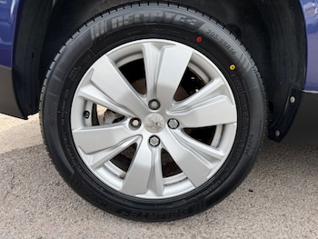 Used Peugeot 2008 2015 for sale - 78802913: Photo