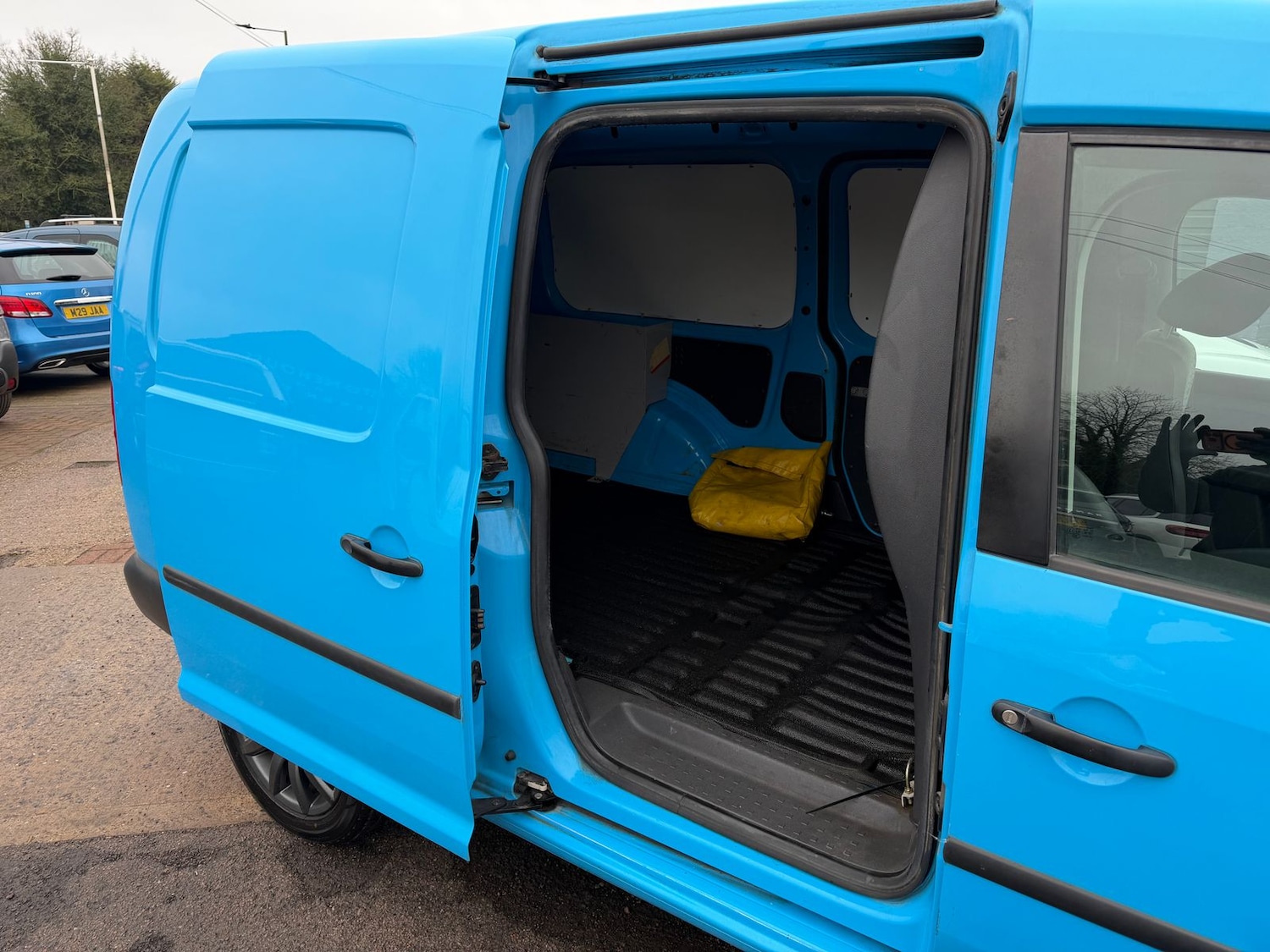 Used Volkswagen Caddy Maxi 2011 for sale - 77470998: Photo 11