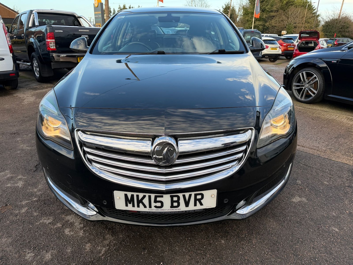 Used Vauxhall Insignia 2015 for sale - 76915207: Photo 2