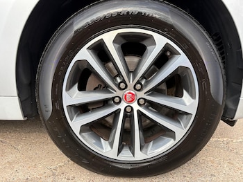 Used Jaguar F-Pace 2019 for sale - 79331856: Photo