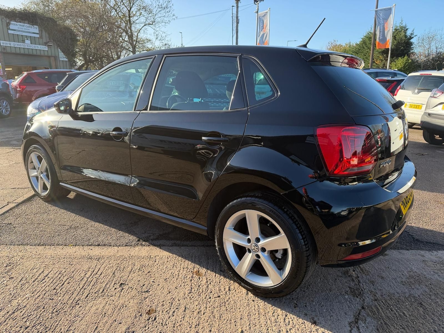 Used Volkswagen Polo 2015 for sale - 76736830: Photo 2