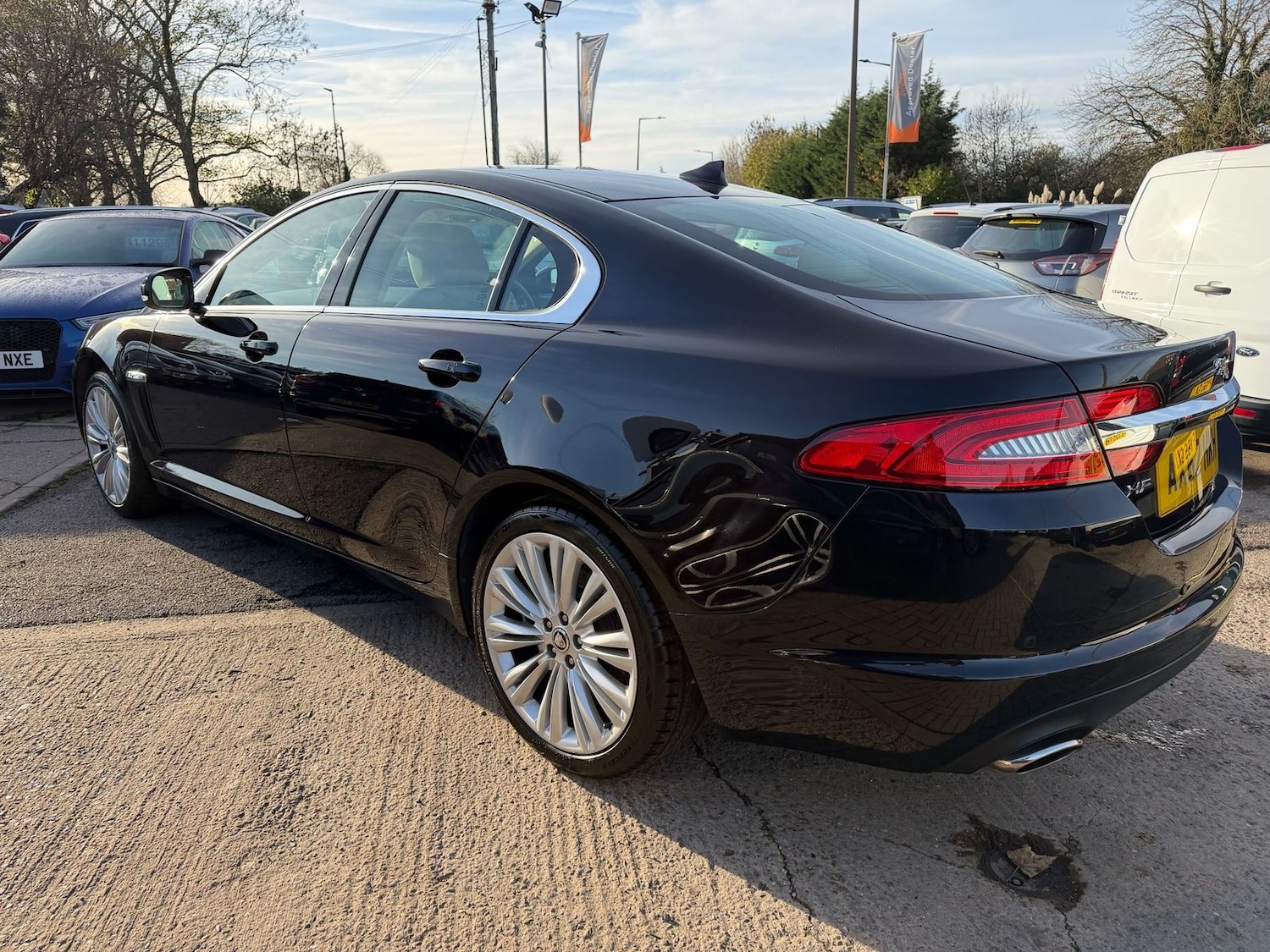 Used Jaguar XF 2012 for sale - 76736824: Photo 4