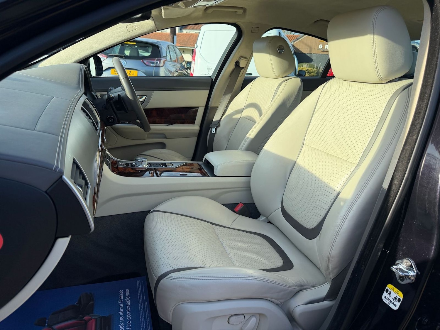 Used Jaguar XF 2012 for sale - 76736824: Photo 9