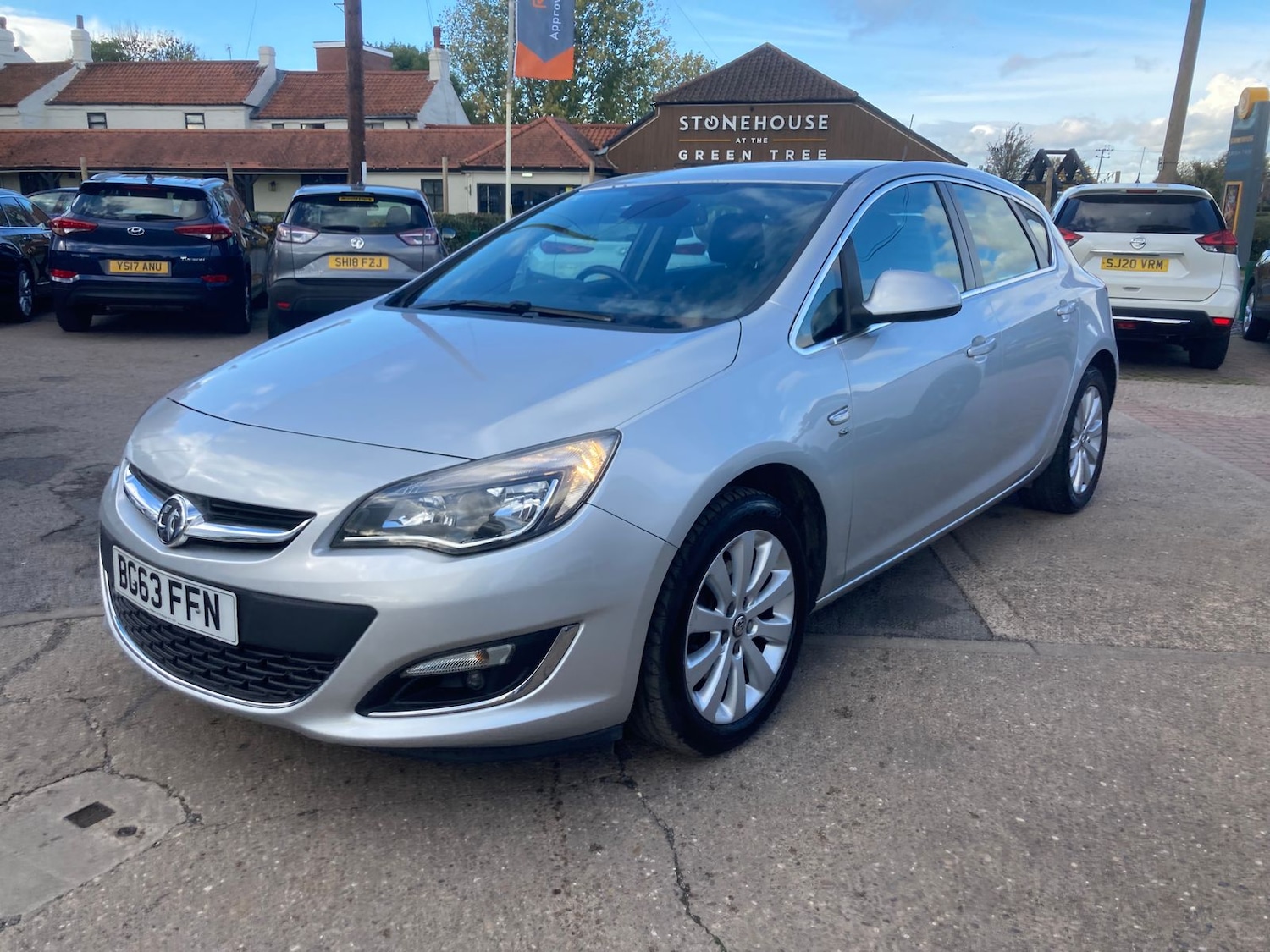 Used Vauxhall Astra 2014 for sale - 76372597: Photo 1