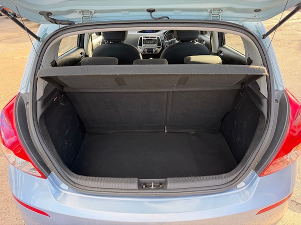 Used Hyundai i20 2013 for sale - 76190896: Photo 9
