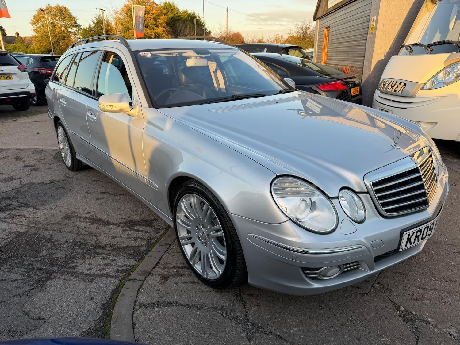 Used Mercedes-Benz E Class 2009 for sale - 76614285: Photo 2