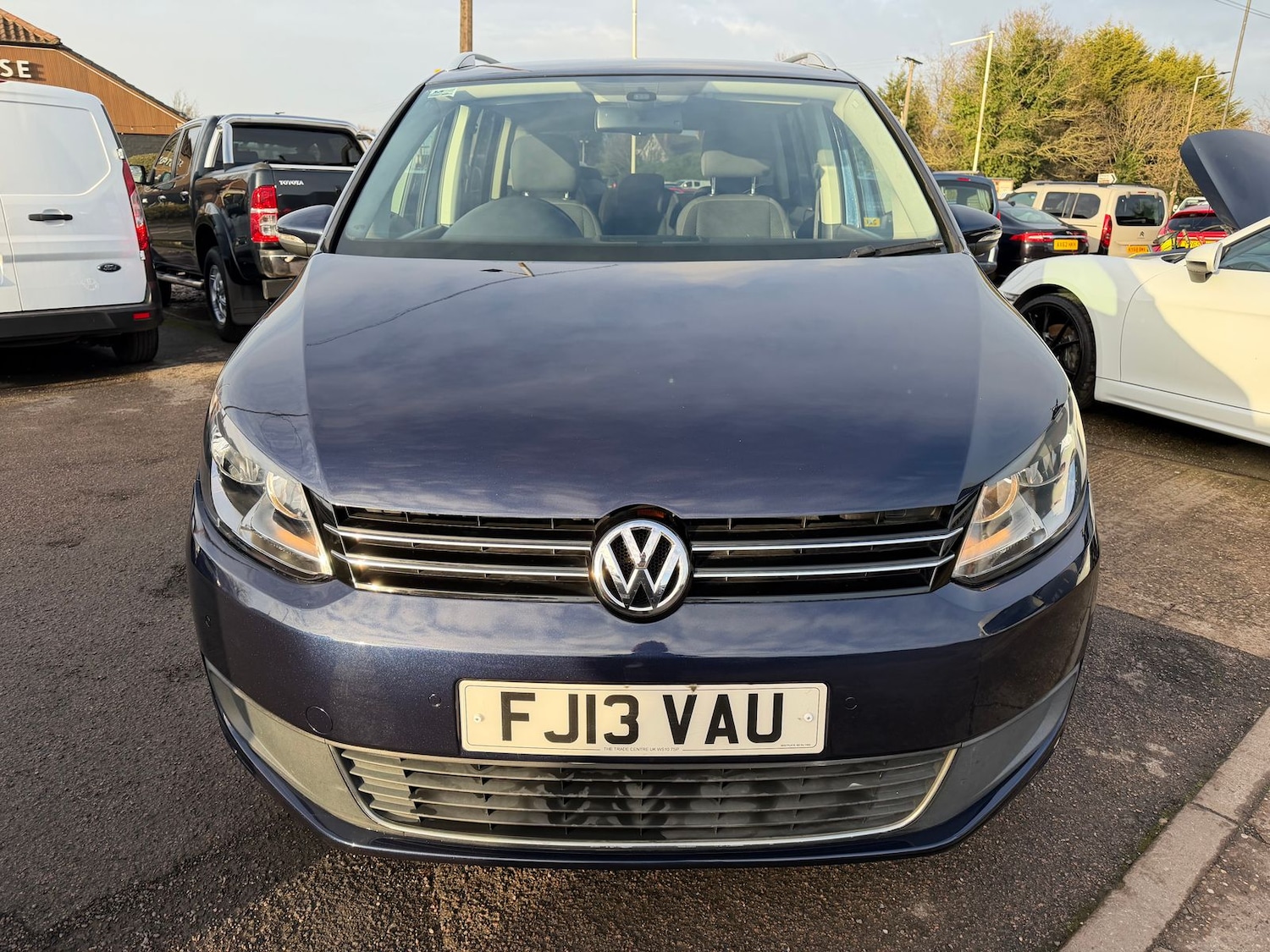 Used Volkswagen Touran 2013 for sale - 77365623: Photo 2