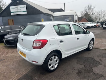 Used Dacia Sandero 2014 for sale - 77158087: Photo