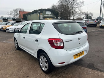 Used Dacia Sandero 2014 for sale - 77158087: Photo