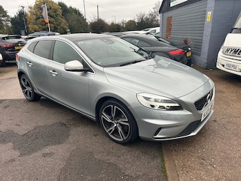Used Volvo V40 2017 for sale - 76539724: Photo