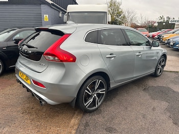 Used Volvo V40 2017 for sale - 76539724: Photo