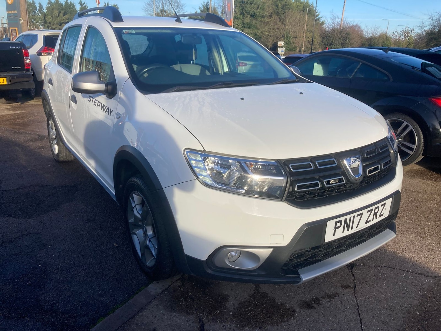 Used Dacia Sandero Stepway 2017 for sale - 77051013: Photo 2