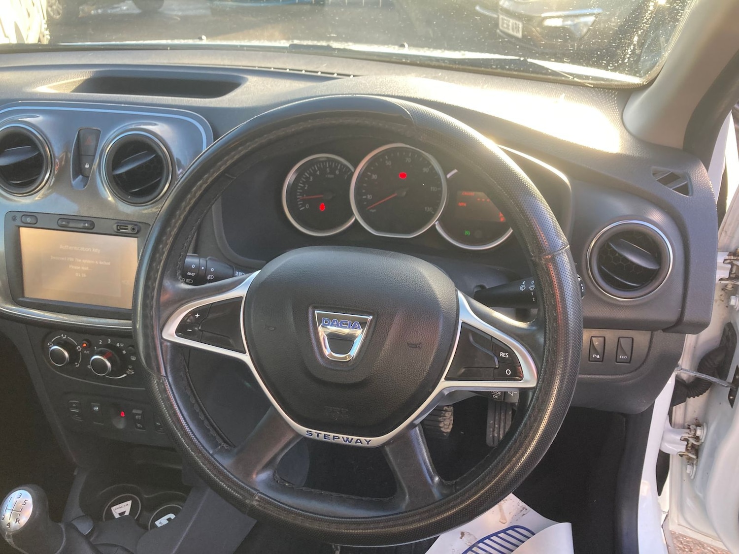 Used Dacia Sandero Stepway 2017 for sale - 77051013: Photo 9