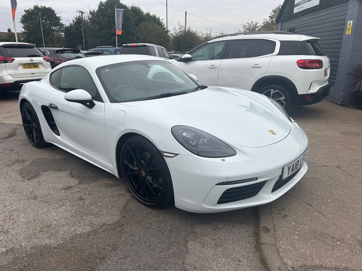 Used Porsche 718 Cayman 2018 for sale - 76297388: Photo 4