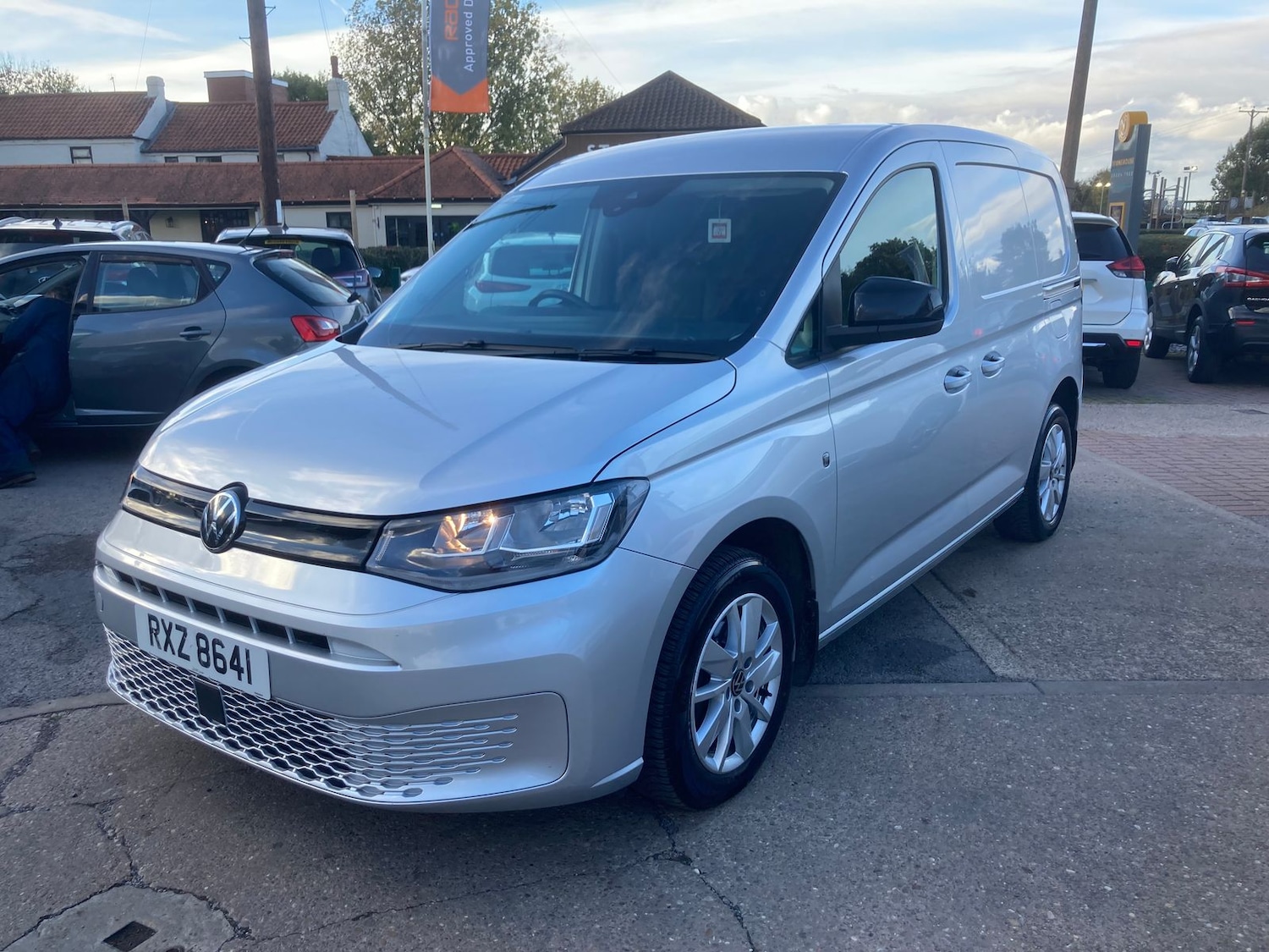 Used Volkswagen Caddy 2022 for sale - 76372610: Photo 1
