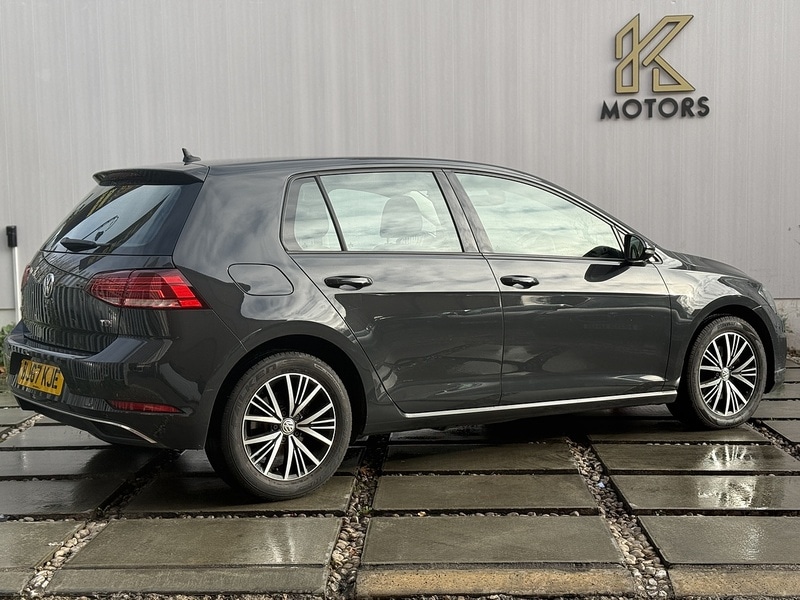 Used Volkswagen Golf 2017 for sale - 76716143: Photo 2