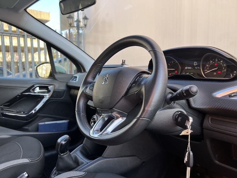 Used Peugeot 208 2015 for sale - 77445451: Photo 4