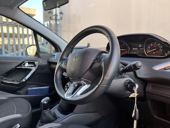 Used Peugeot 208 2015 for sale - 77445451: Photo