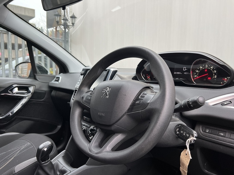 Used Peugeot 208 2015 for sale - 76986531: Photo 13