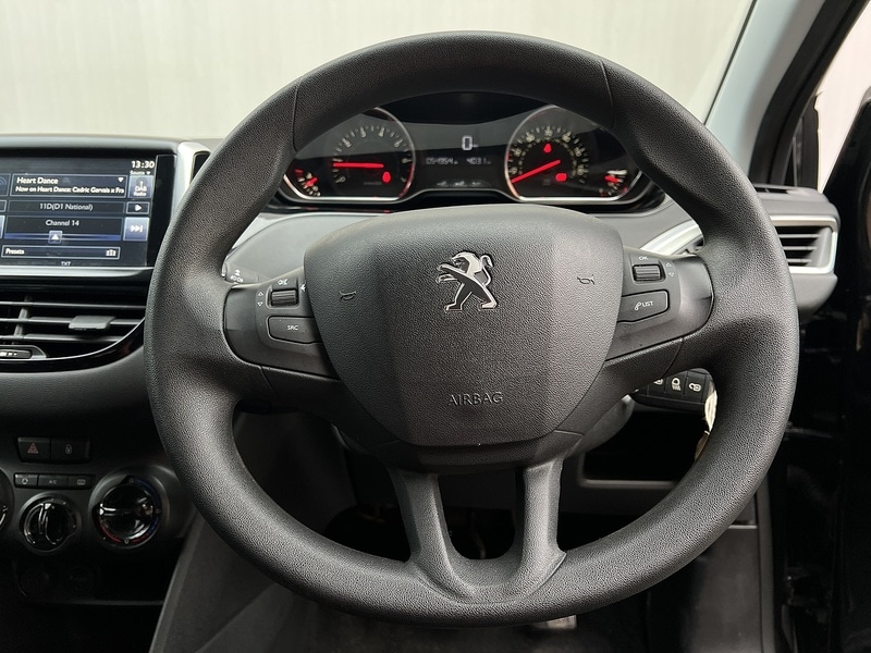 Used Peugeot 208 2015 for sale - 76986531: Photo 18