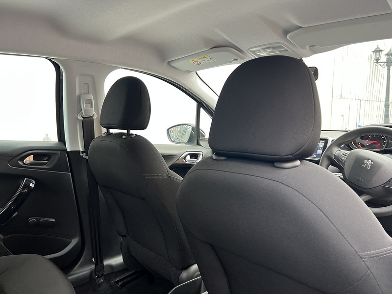 Used Peugeot 208 2015 for sale - 76986531: Photo 6