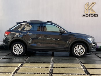 Used Volkswagen T-Roc 2019 for sale - 77140333: Photo