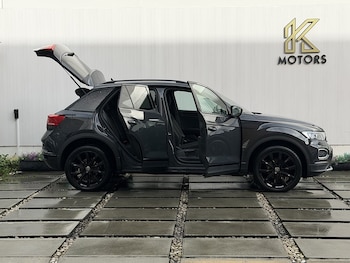 Used Volkswagen T-Roc 2021 for sale - 77693924: Photo