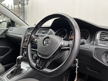 Used Volkswagen Golf 2019 for sale - 76986522: Photo