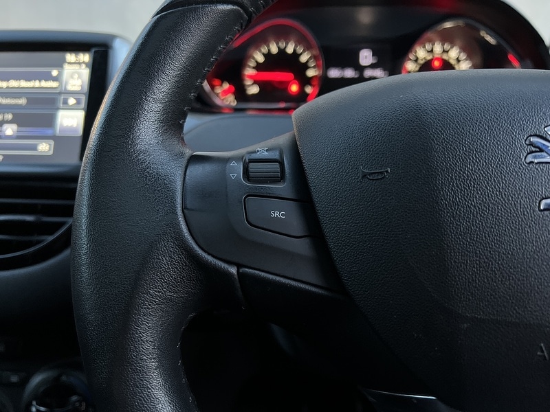 Used Peugeot 208 2015 for sale - 77140309: Photo 13