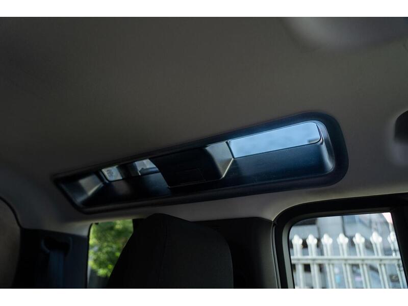 Used Land Rover Defender 2020 for sale - 77077846: Photo 15