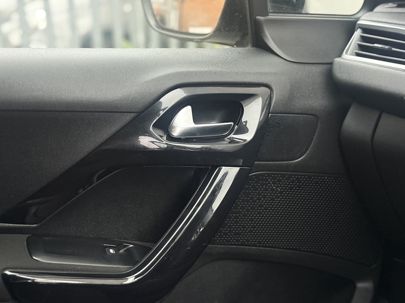 Used Peugeot 208 2014 for sale - 76320198: Photo 15