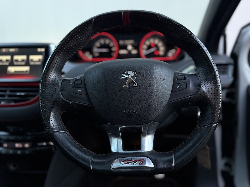 Used Peugeot 208 2015 for sale - 76808339: Photo 18