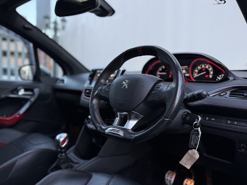 Used Peugeot 208 2015 for sale - 76808339: Photo 4