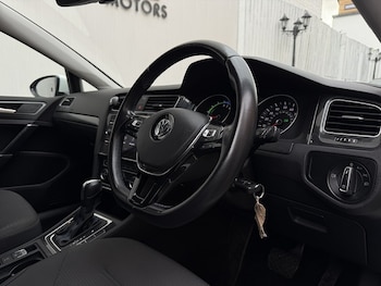 Used Volkswagen Golf 2019 for sale - 76716133: Photo