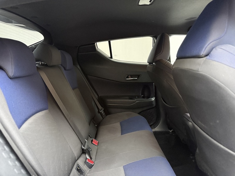 Used Toyota C-HR 2018 for sale - 76716107: Photo 10