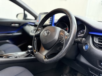 Used Toyota C-HR 2018 for sale - 76716107: Photo