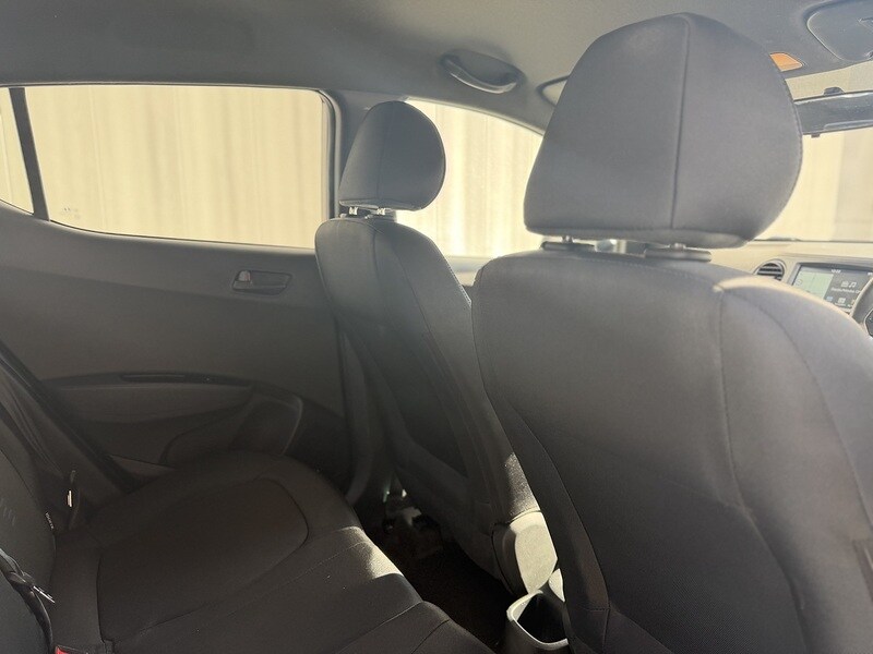 Used Hyundai i10 2018 for sale - 77976792: Photo 9