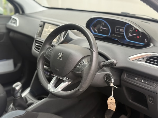 Used Peugeot 208 2013 for sale - 76253204: Photo 3
