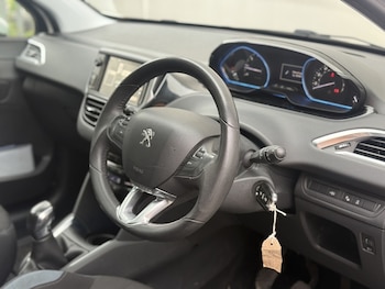 Used Peugeot 208 2013 for sale - 76253204: Photo 3