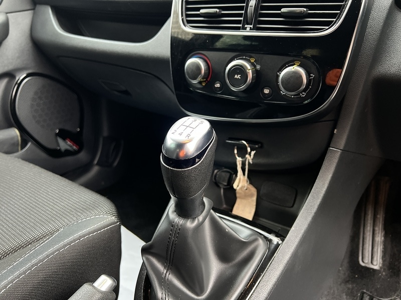 Used Renault Clio 2018 for sale - 76986526: Photo 17