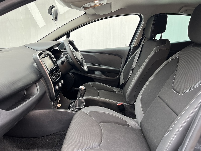 Used Renault Clio 2018 for sale - 76986526: Photo 25