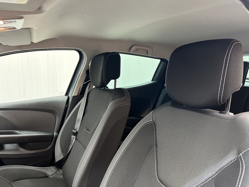 Used Renault Clio 2018 for sale - 76986526: Photo 30