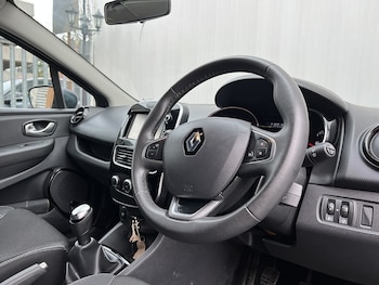 Used Renault Clio 2018 for sale - 76986526: Photo