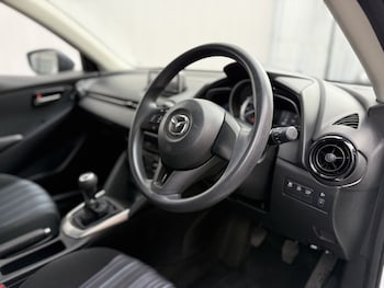 Used Mazda Mazda2 2016 for sale - 76716125: Photo