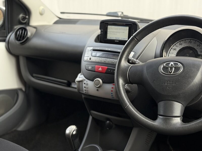 Used Toyota AYGO 2011 for sale - 76357030: Photo 14