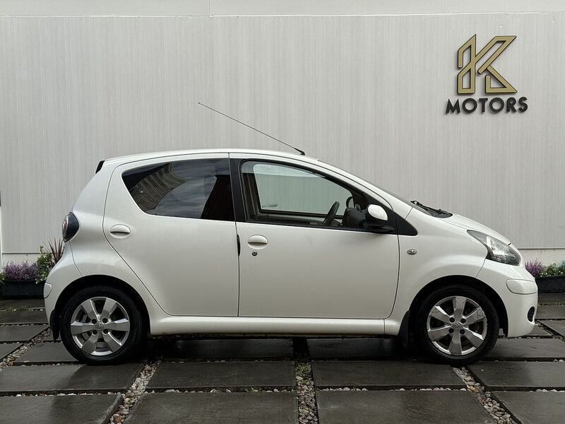 Used Toyota AYGO 2011 for sale - 76357030: Photo 4