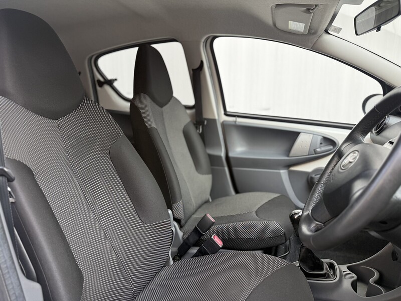 Used Toyota AYGO 2011 for sale - 76357030: Photo 6
